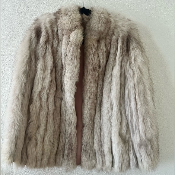 Saga Fox Genuine Norwegian Blue Fox Fur Coat – Luxury Natural Fur—size M - Picture 3 of 16